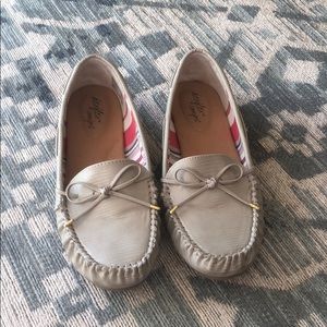 Super comfy crocodile print gray Moccasins